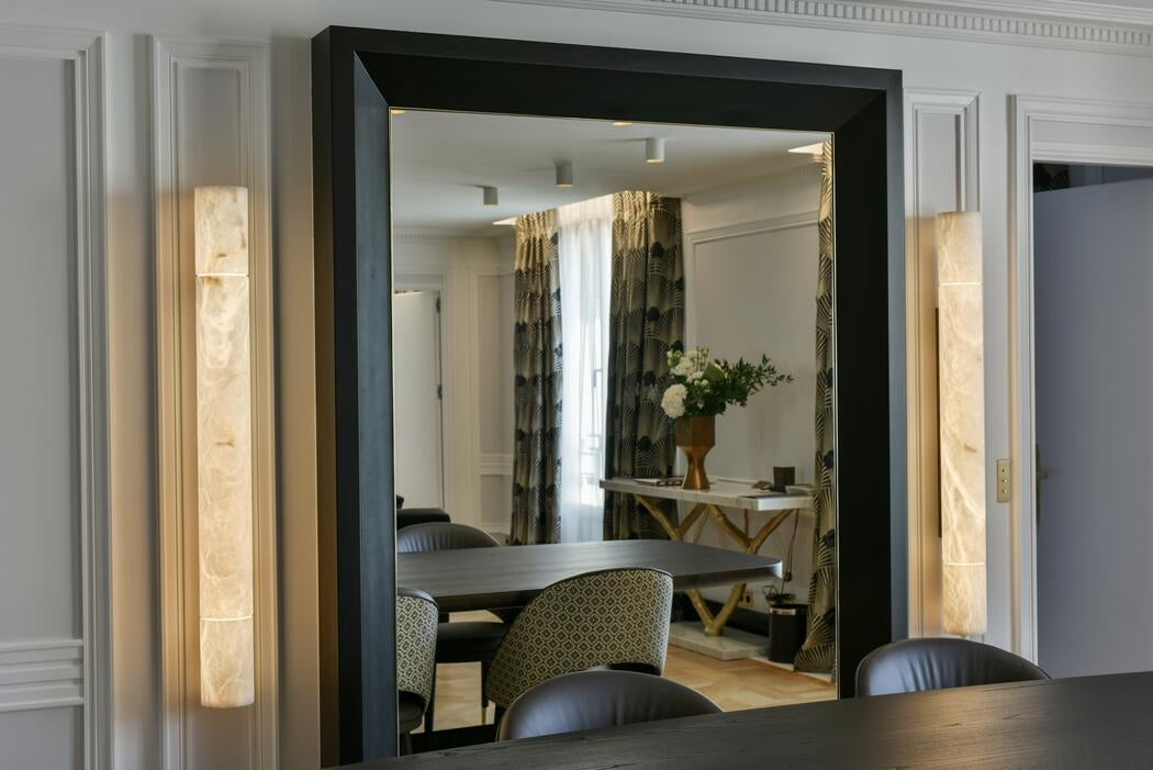 Venus Modern Linear Alabaster Wall Sconce 3'' 4.7''-Arialamps